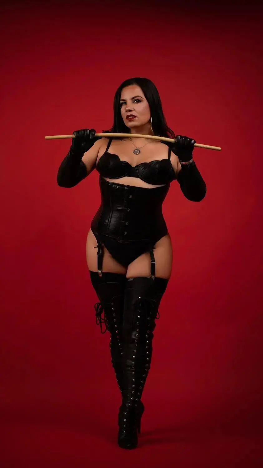 Escort Model Alexa - 3