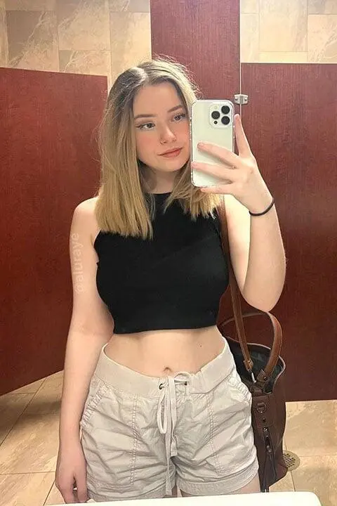 Escort Model AlyssaHulsey - 3