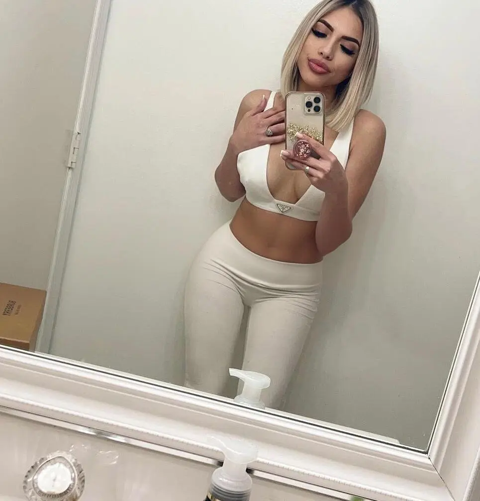 Escort Model Anahi - 2