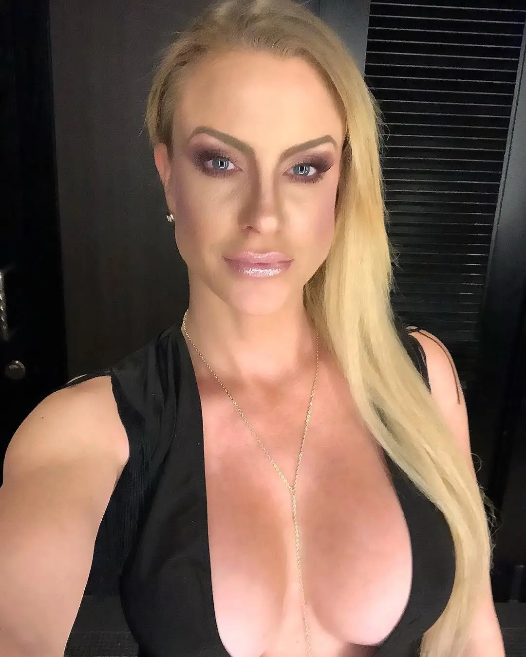 Escort Model Anna Faye - 5