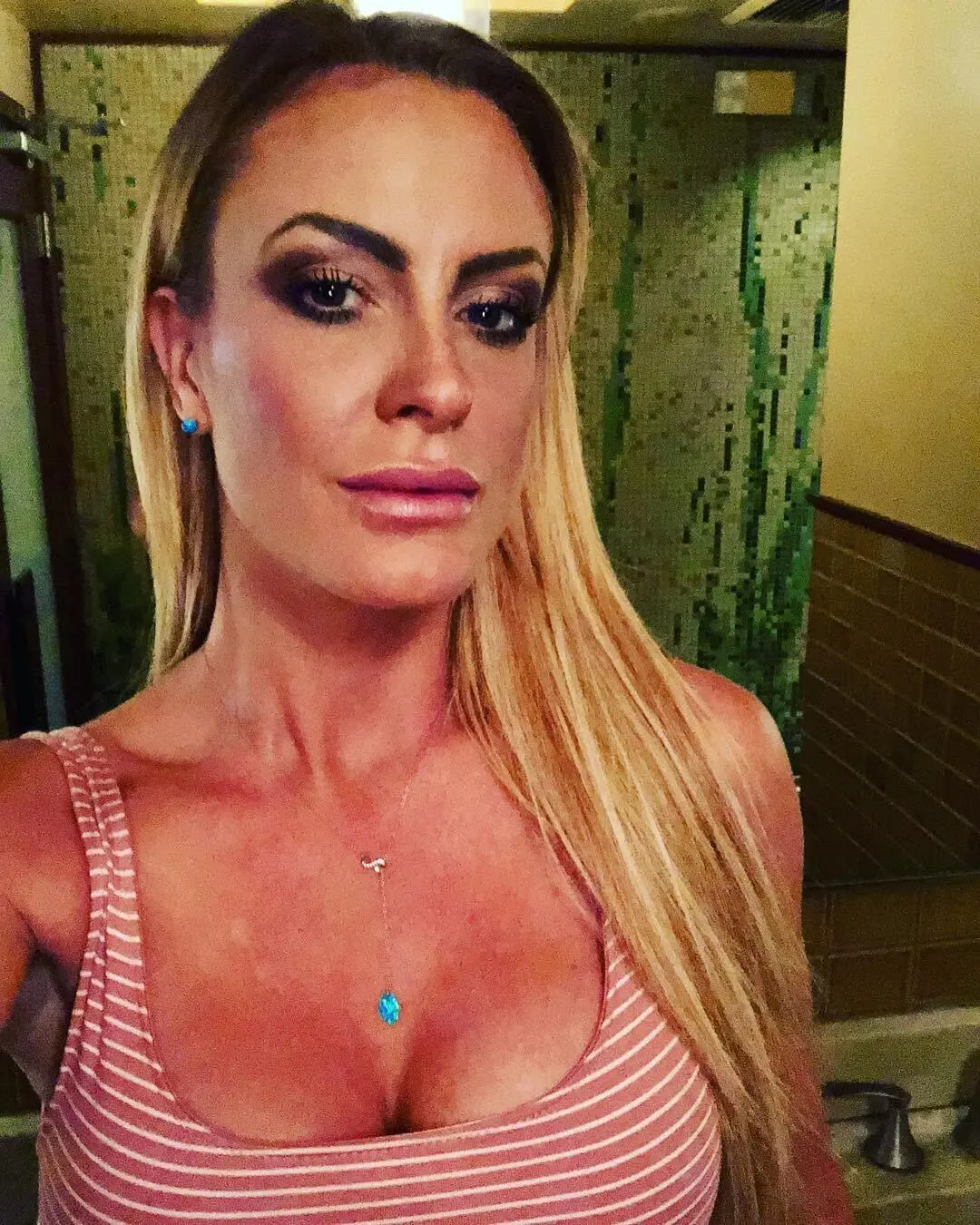 Escort Model Anna Faye - 7