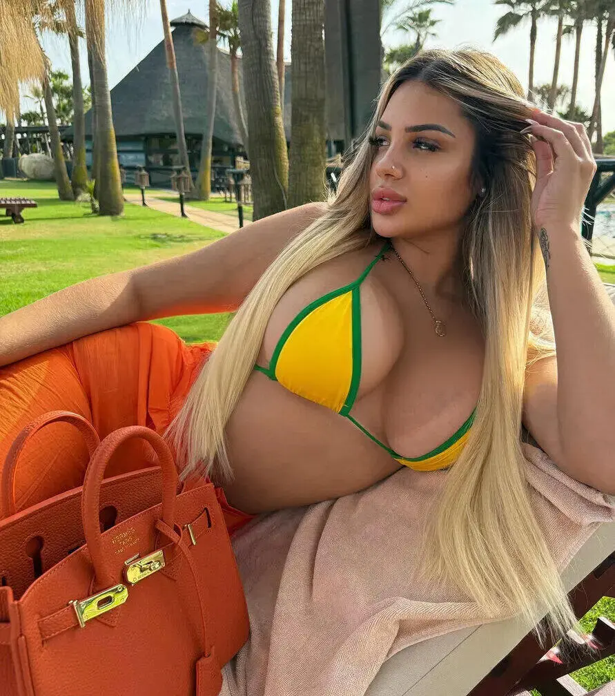 Escort Model Ashanti - 2