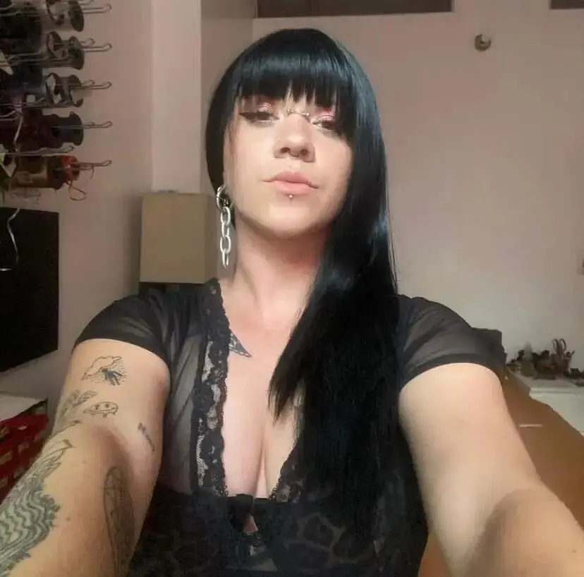 Escort Model Avery - 5