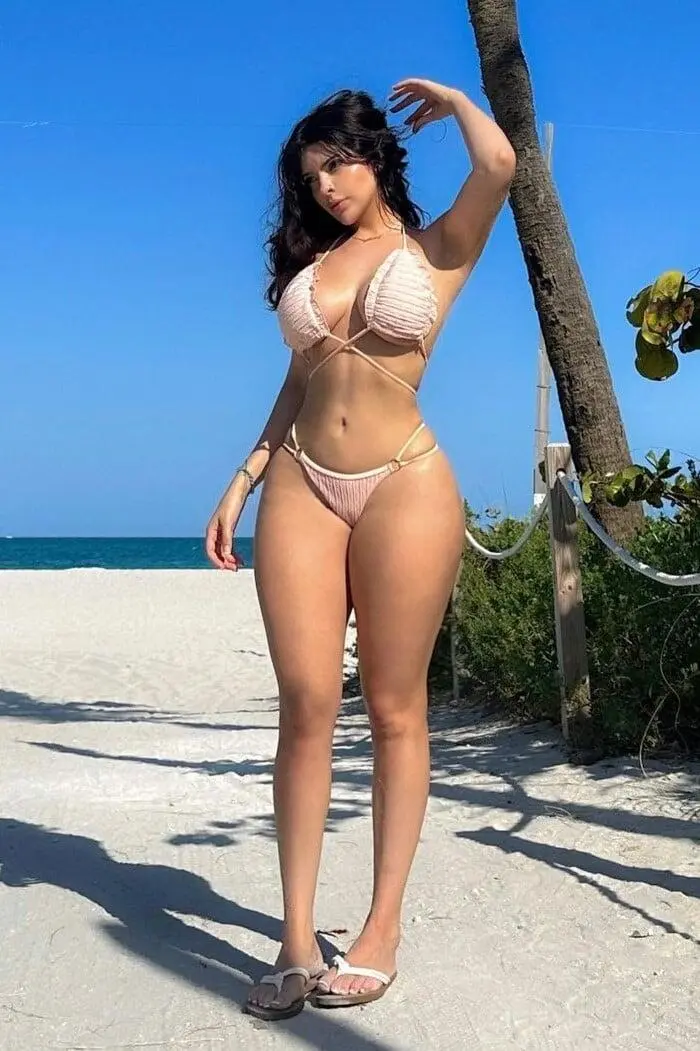 Escort Model Belinda Nohemy