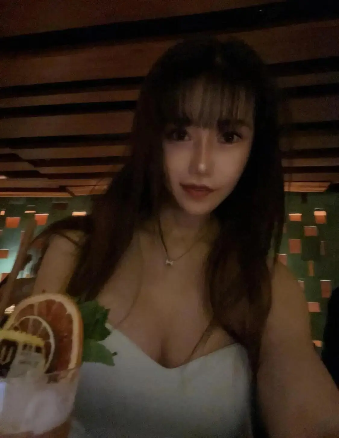 Escort Model Bella Lee - 2