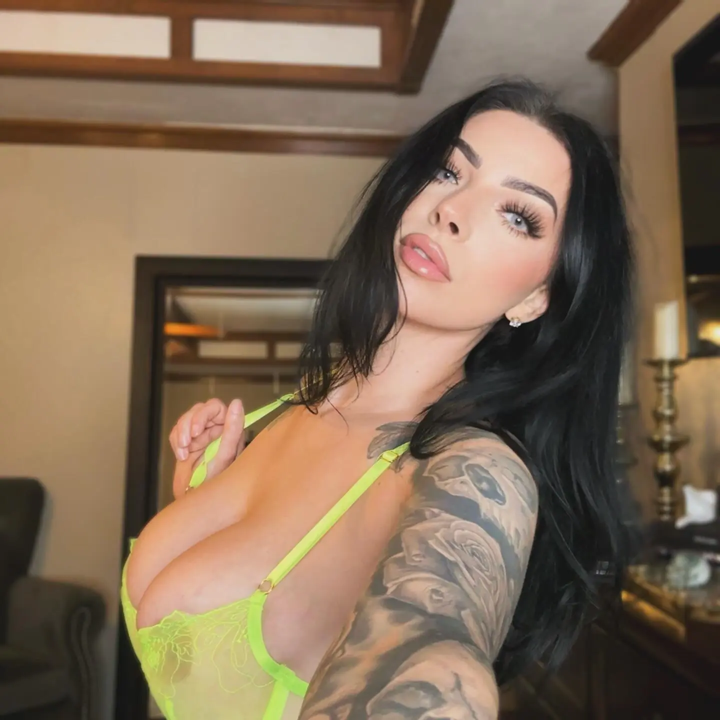 Escort Model Blushing Bambi - 2