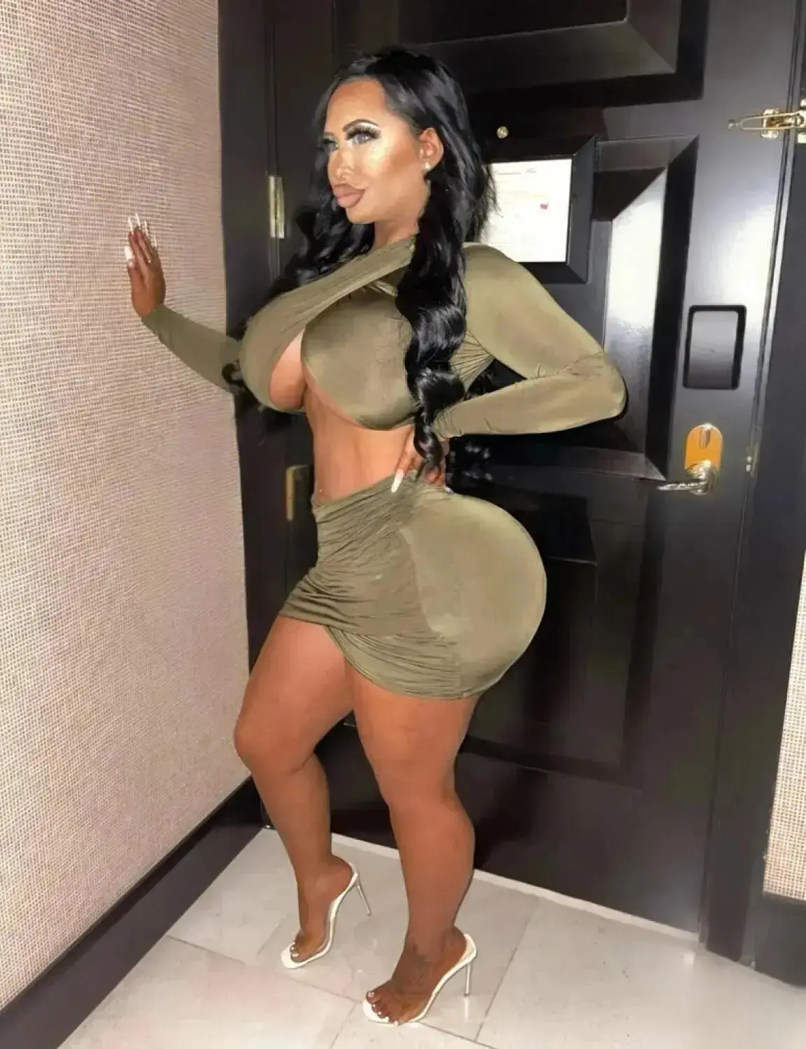 Escort Model Brandi Bae - 3