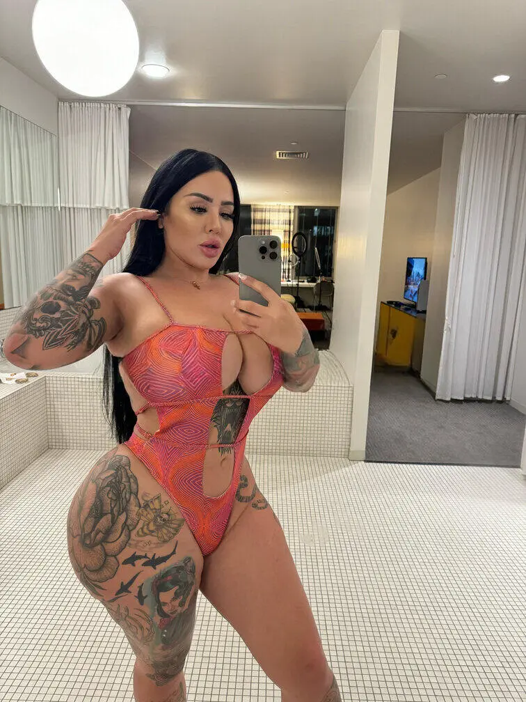 Escort Model Brianna Rose - 2