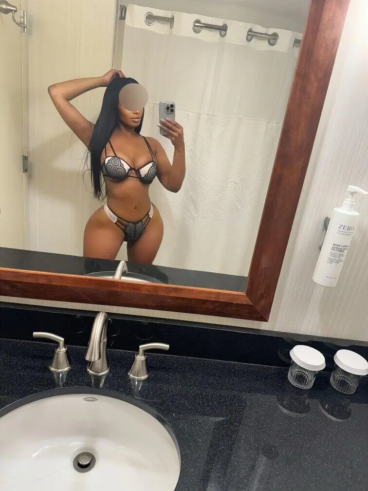 Escort Model Camila - 4