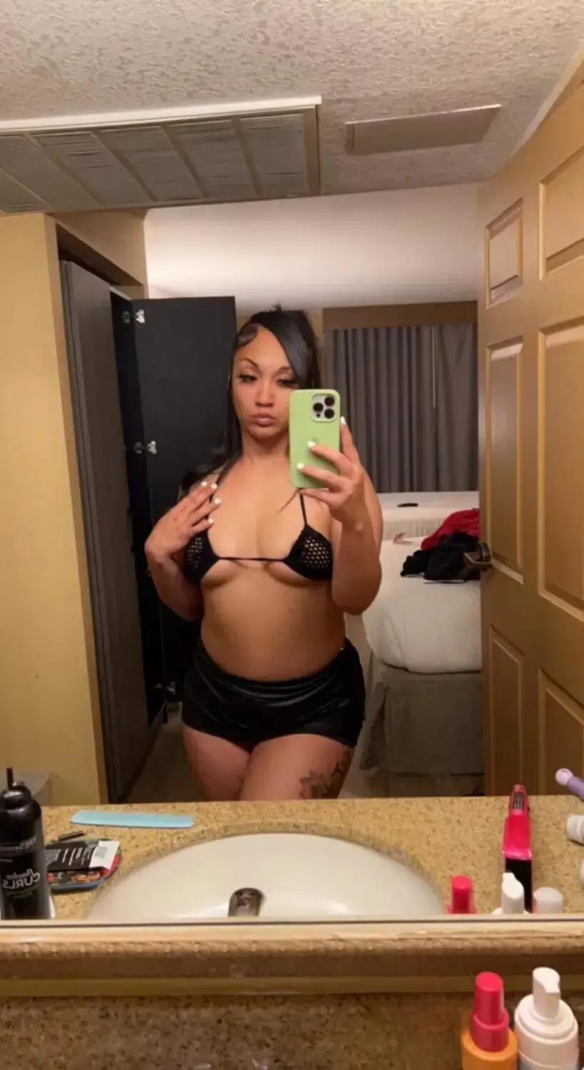 Escort Model Camille - 3