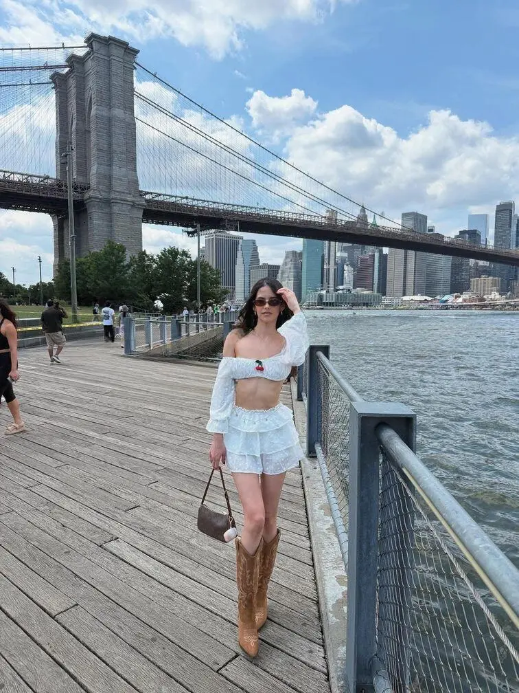 Escort Model Caroline - 5