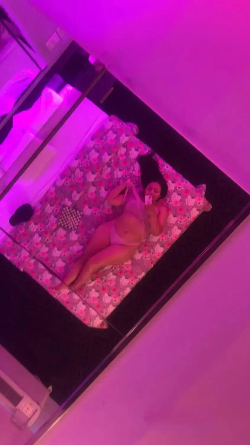 Escort Model Caroline - 2