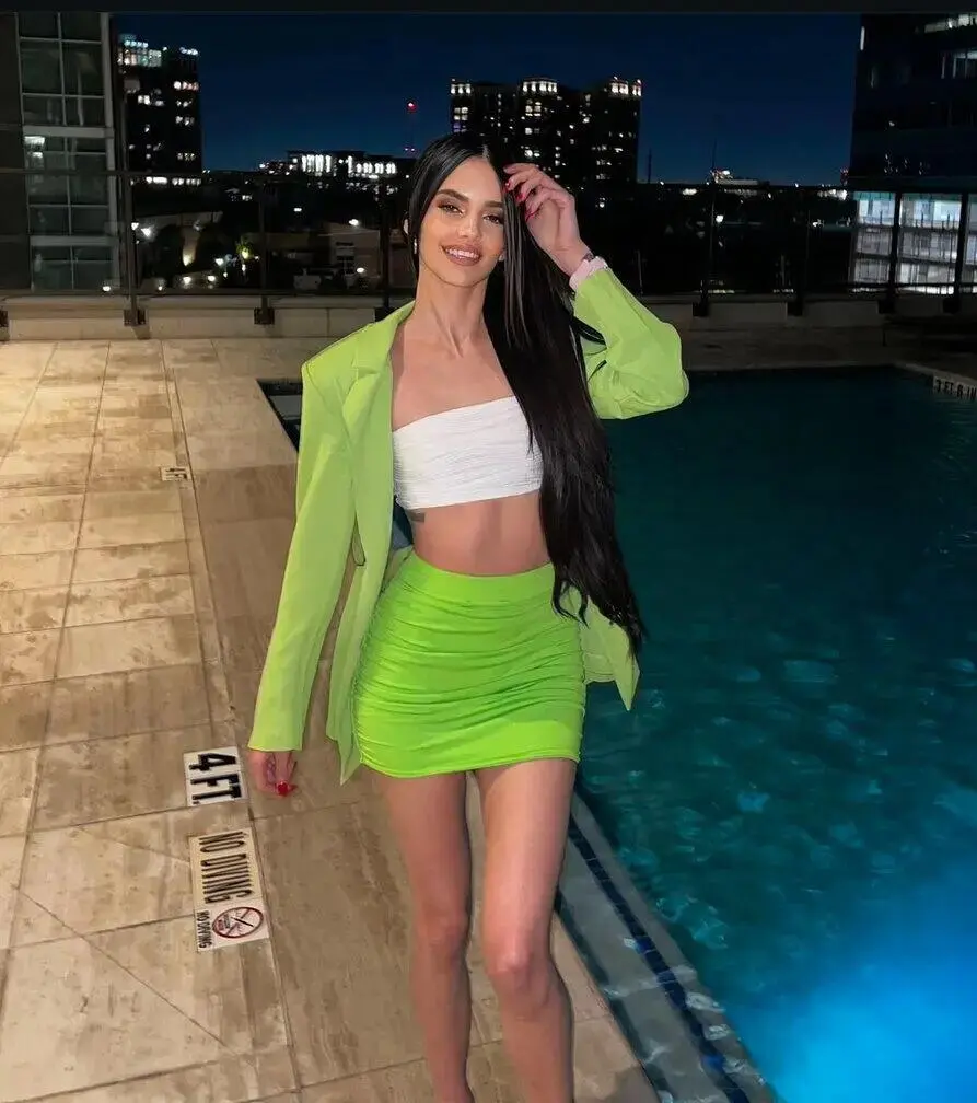 Escort Model Caroline - 4