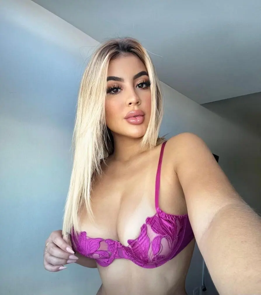 Escort Model Chloe - 3