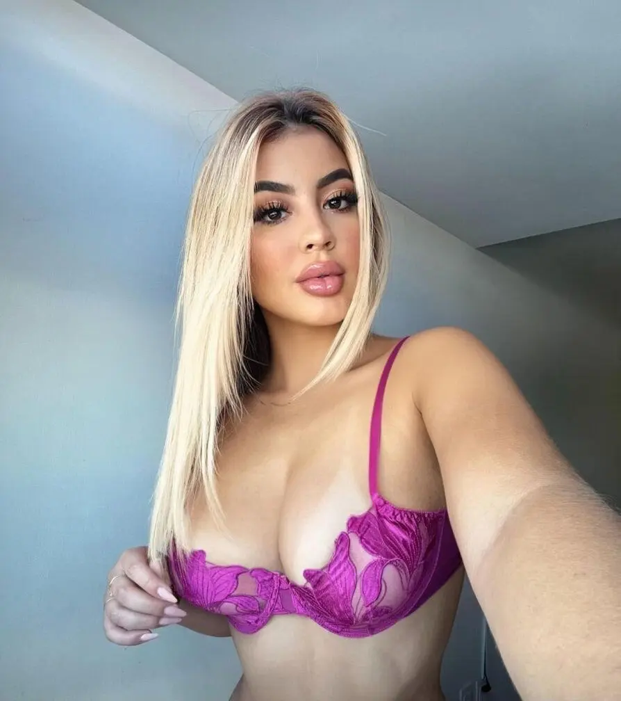 Escort Model Chloe - 5