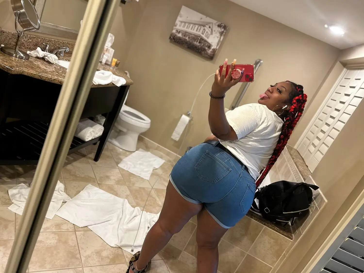 Escort Model Cinniamon Roja