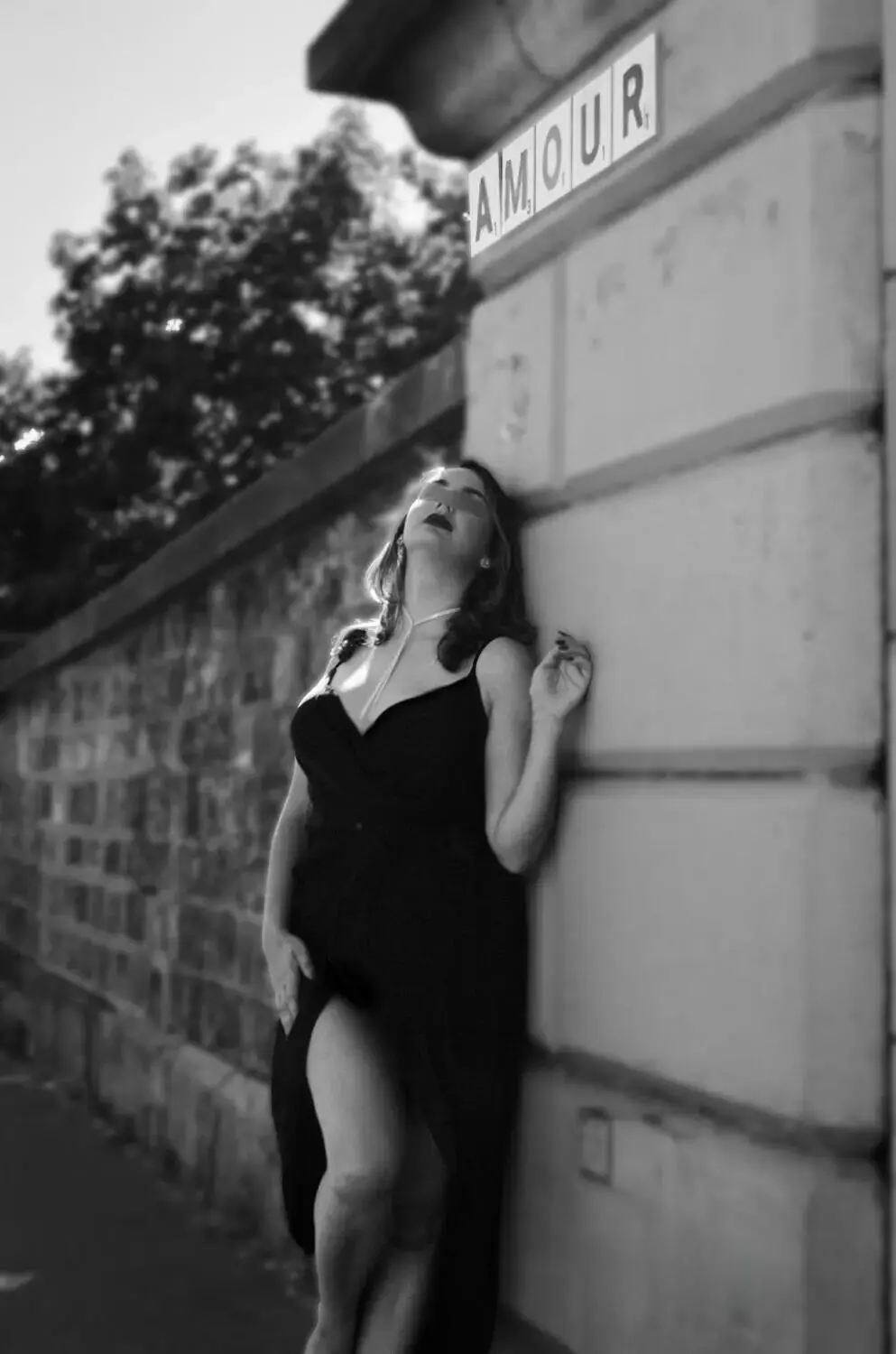 Escort Model Cleo Hari