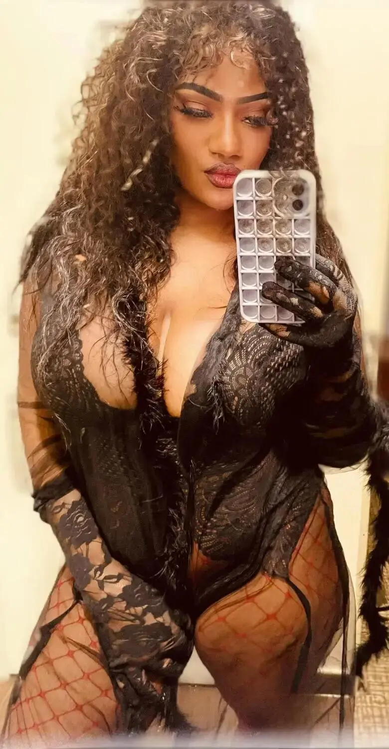 Escort Model Codena - 3