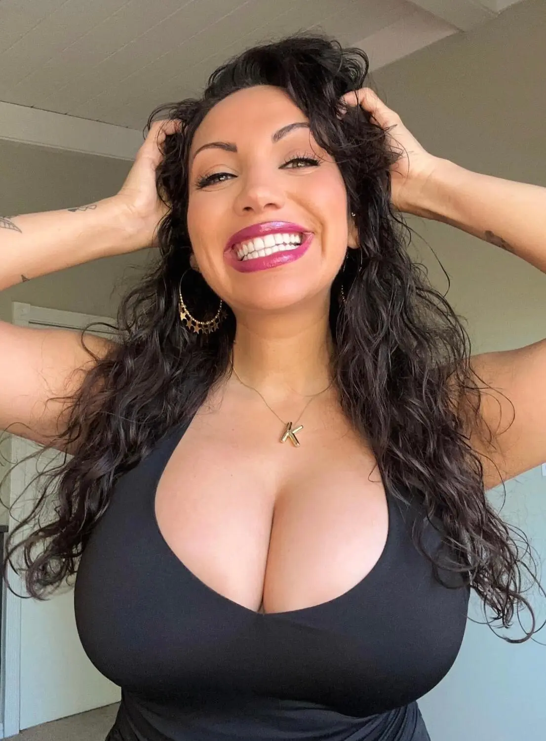 Escort Model Cruelty Free Curves - 4