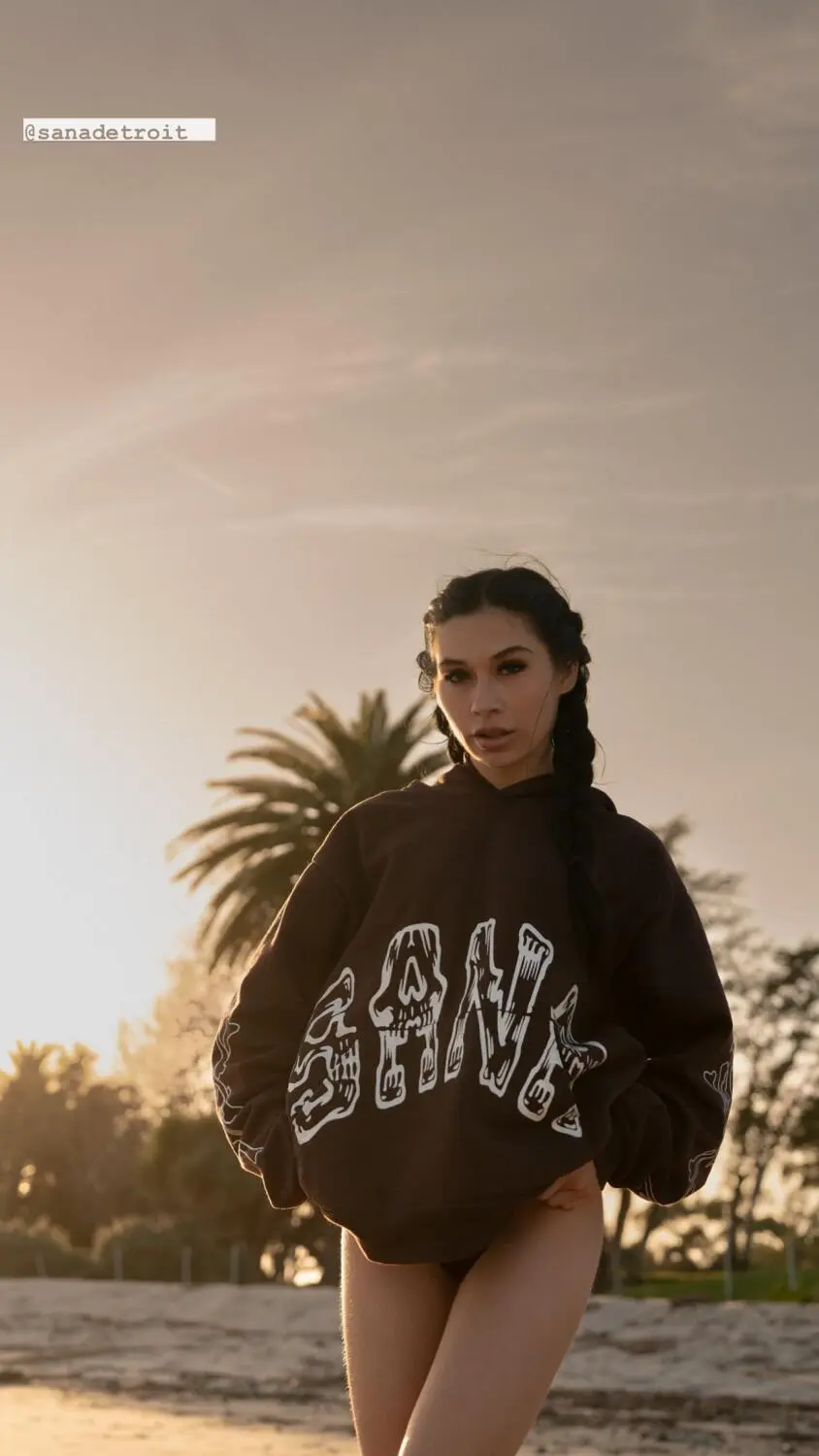 Escort Model Daintly Delilah - 5