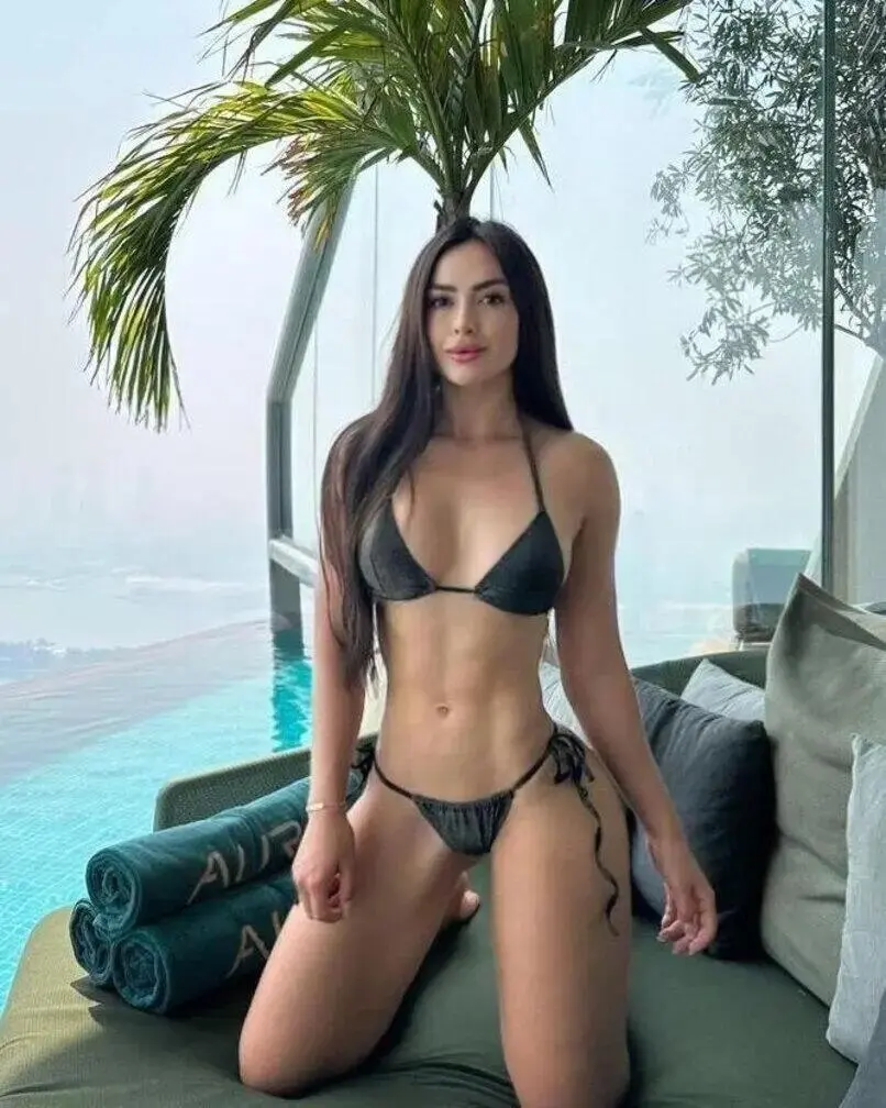 Escort Model Dani