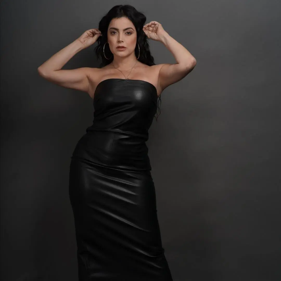 Escort Model Daniela Navarro - 4