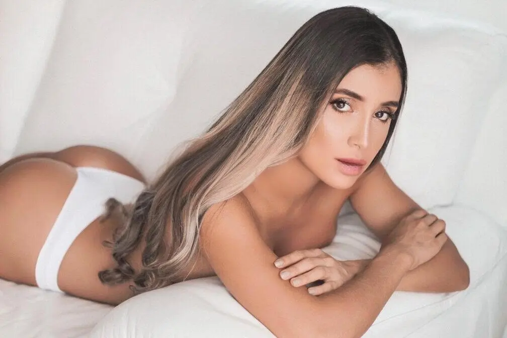 Escort Model DANIELLE - 2