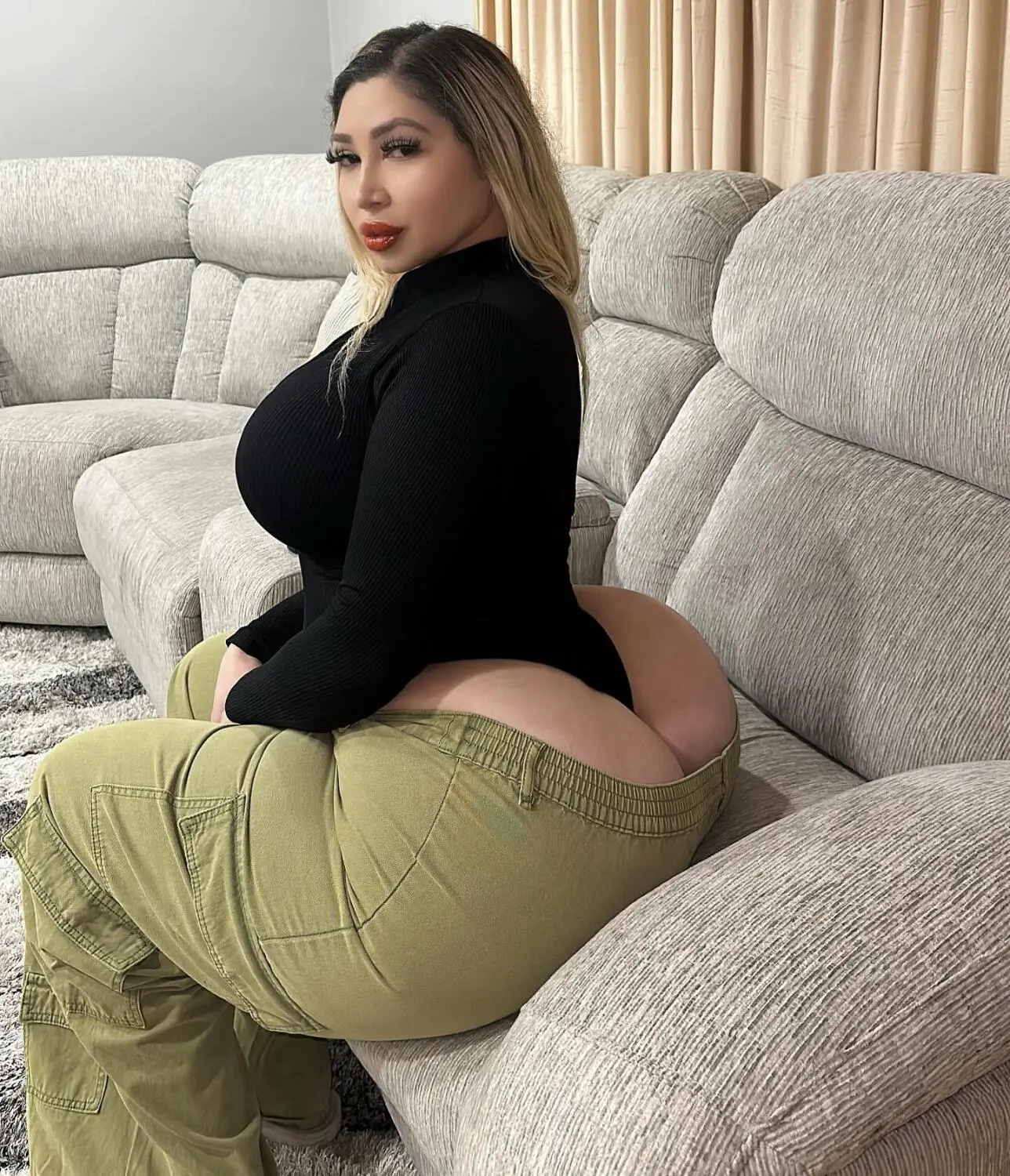 Escort Model Deisy Garcia - 6