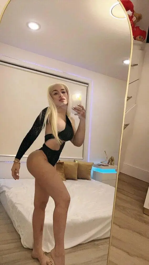 Escort Model DOLL