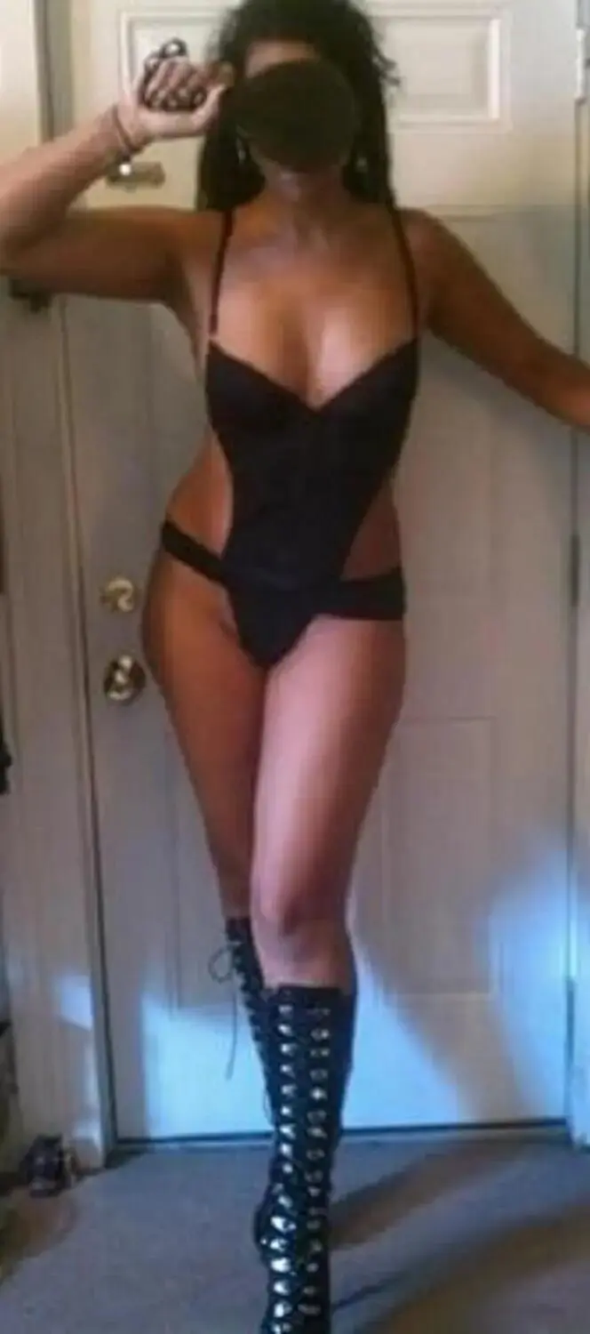 Escort Model Domme - 2