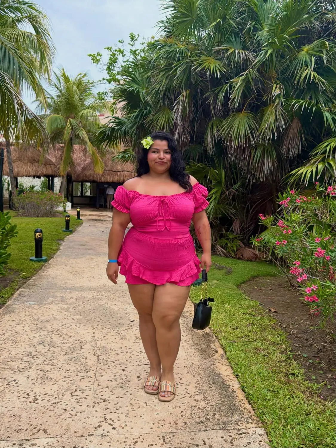 Escort Model Elizabeth Cruz - 5