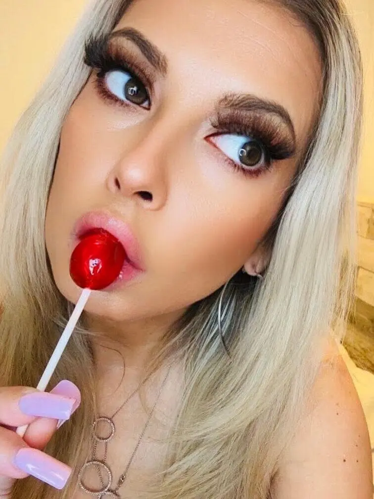 Escort Model Famous Alana