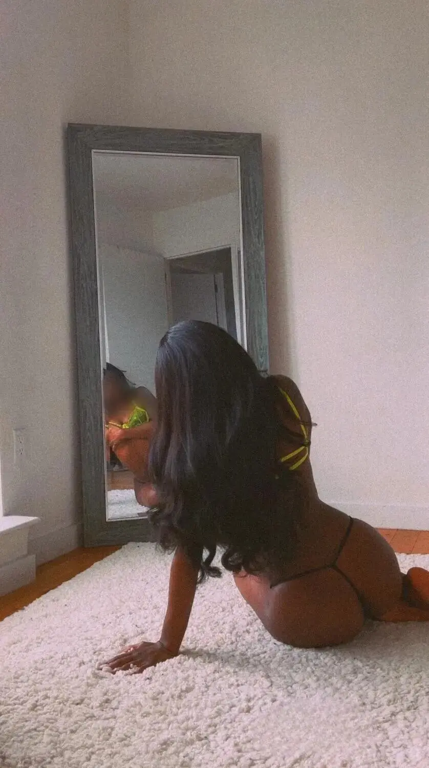 Escort Model Hannah - 3