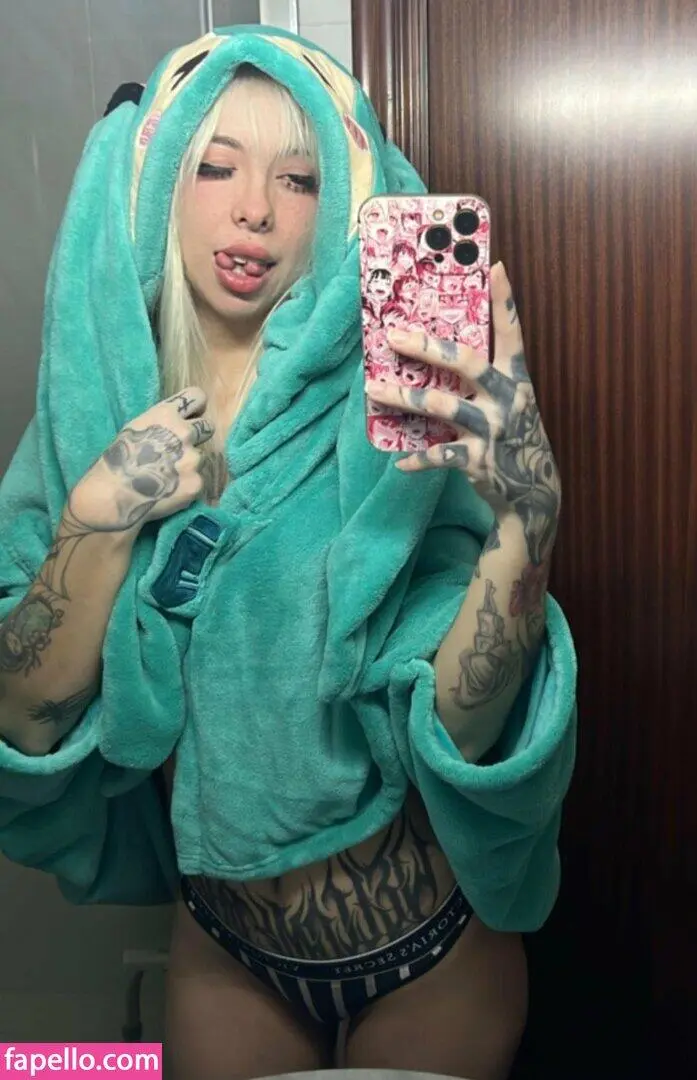 Escort Model Hazel Honey