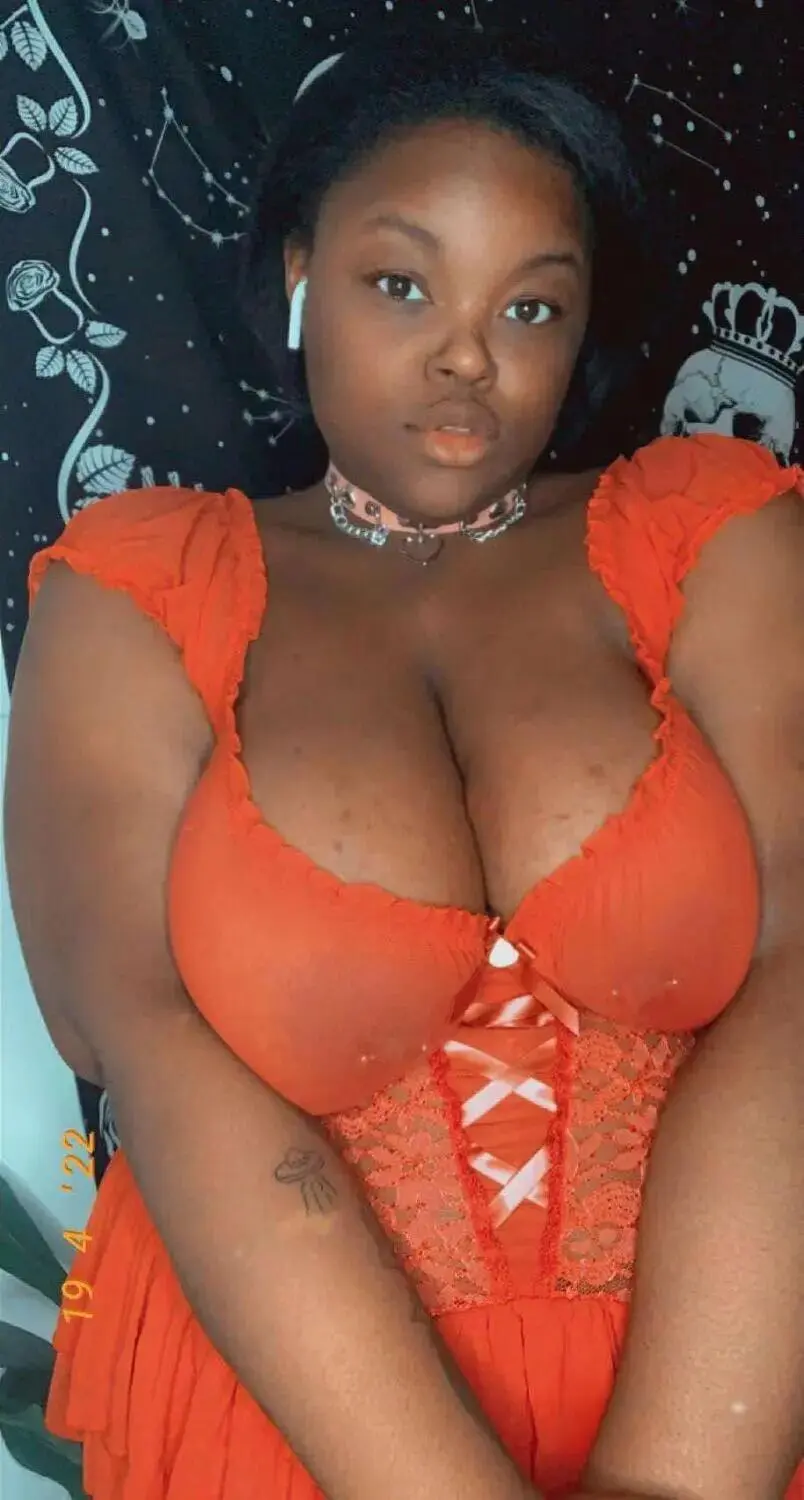 Escort Model Hell Bunny - 5