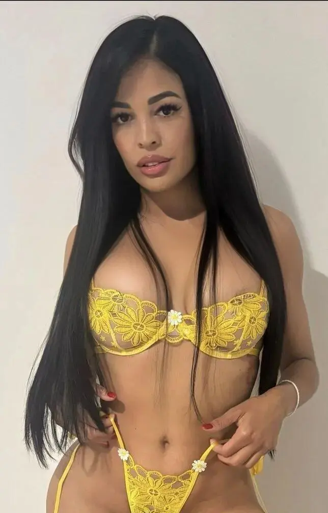 Escort Model Honey - 2
