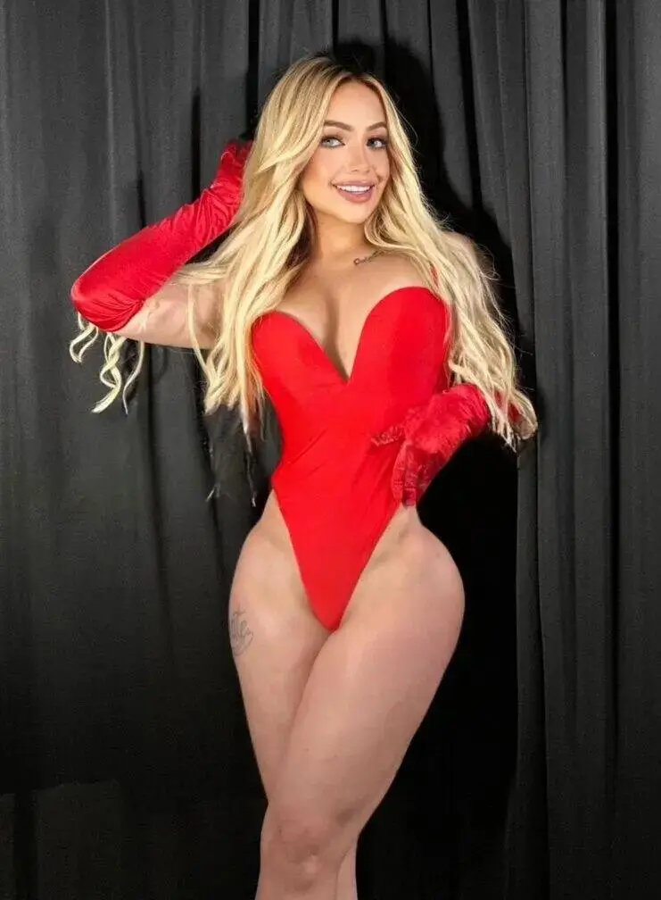 Escort Model Isabela - 5