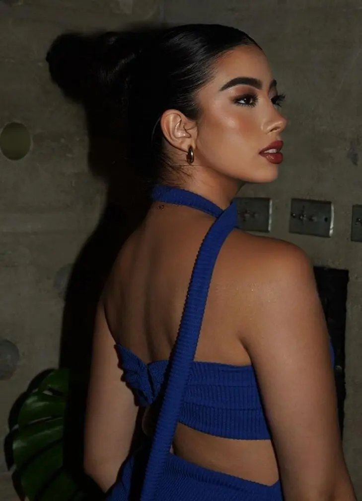 Escort Model Isabella - 4