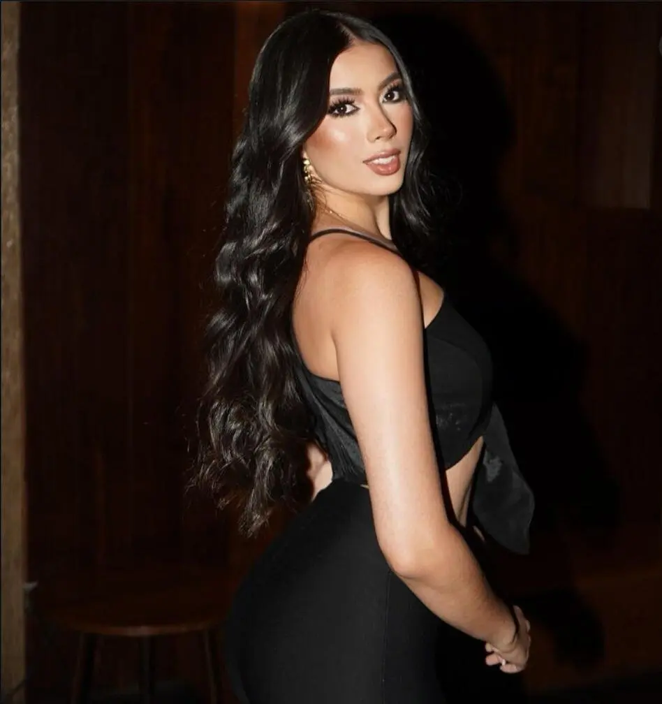 Escort Model Isabella - 5