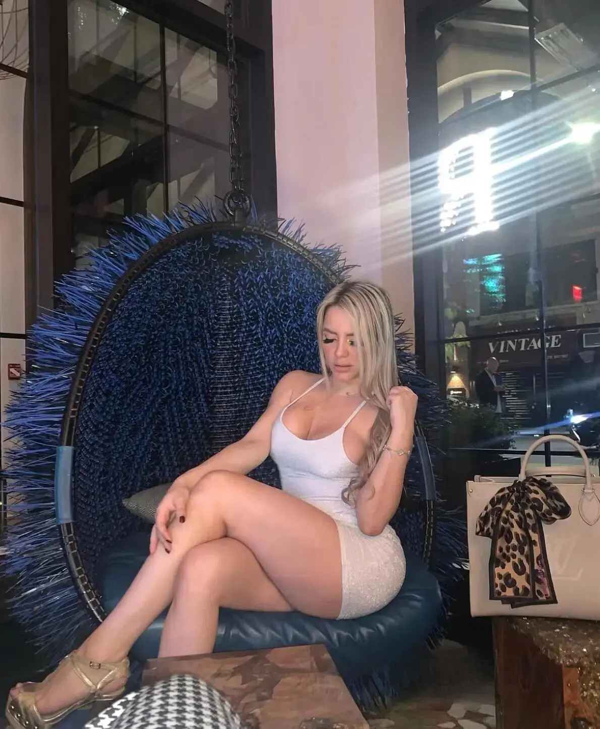 Escort Model Isabella - 3