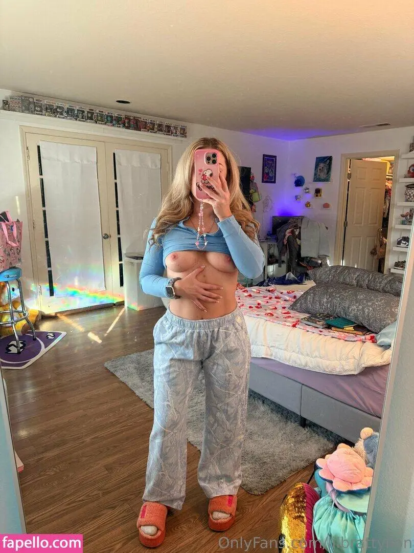 Escort Model IzzyBunnies - 4