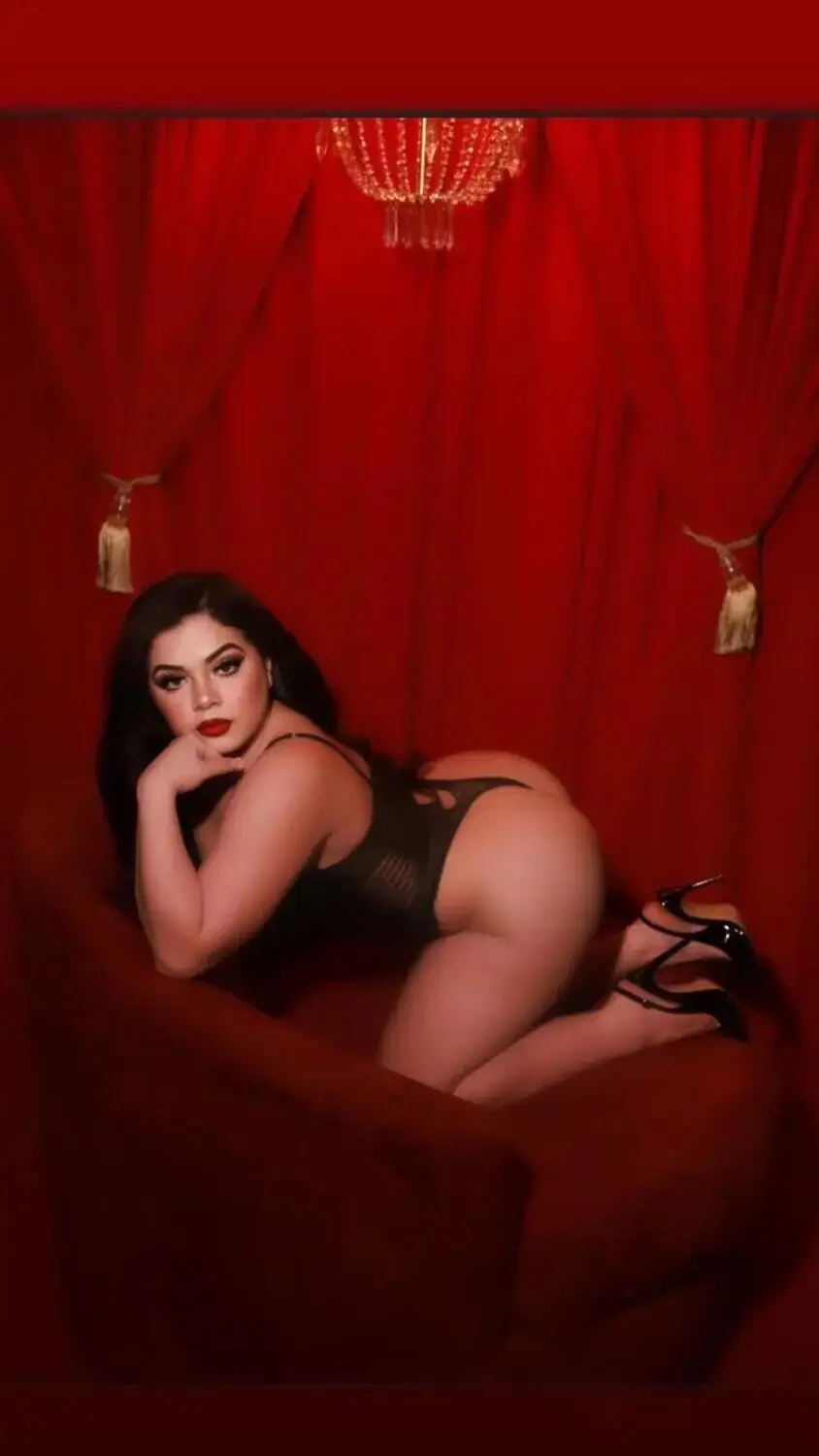 Escort Model Jade - 4