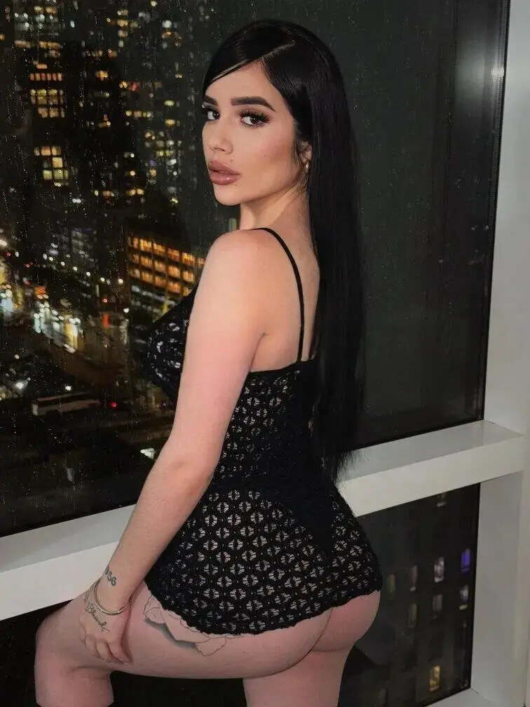 Escort Model Jade - 3