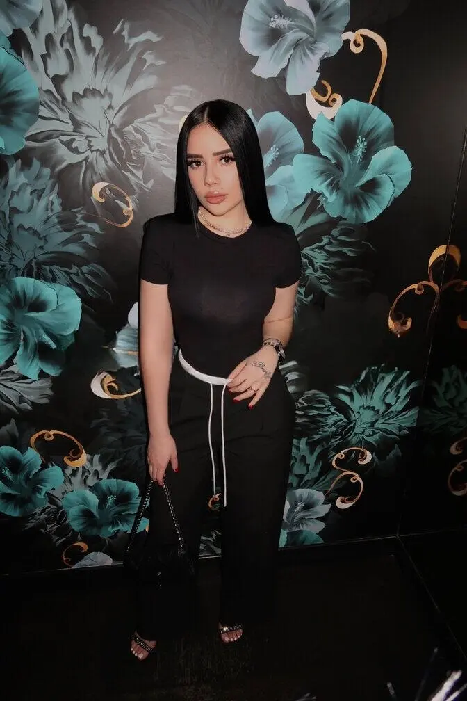 Escort Model Jade - 4