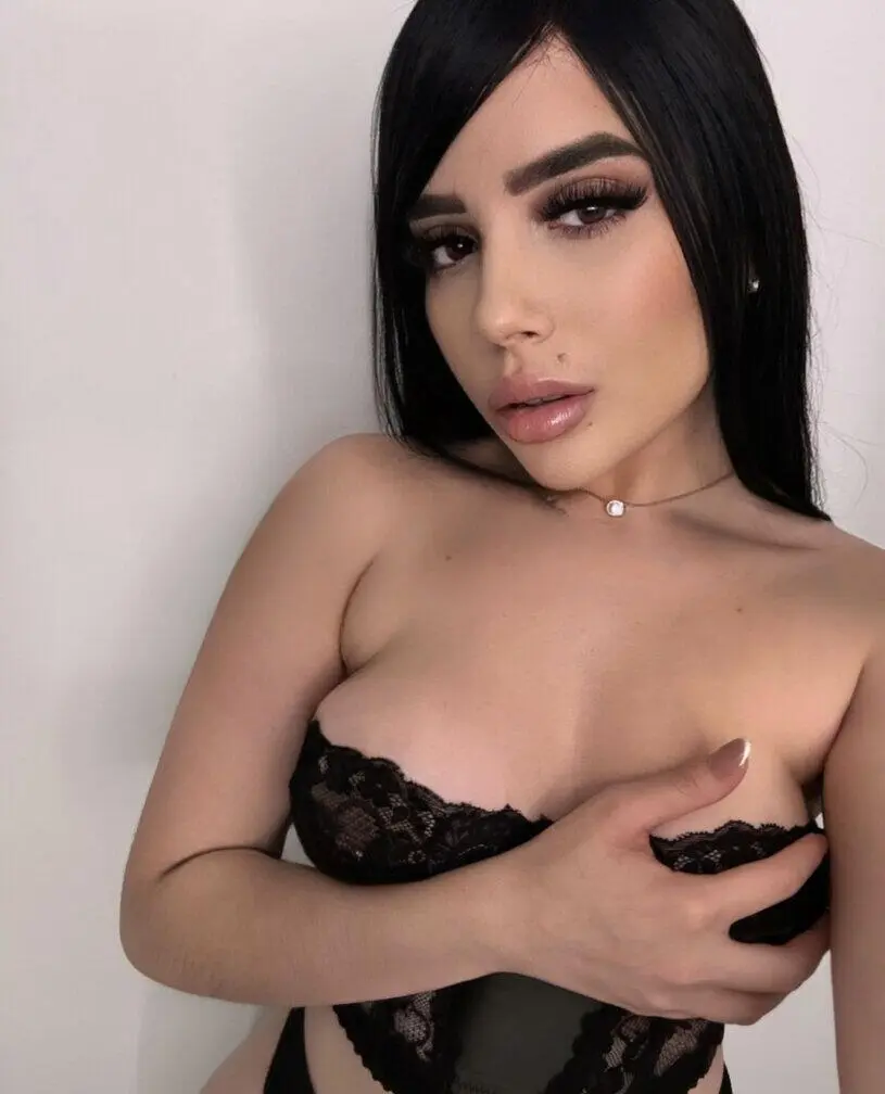 Escort Model Jade - 5