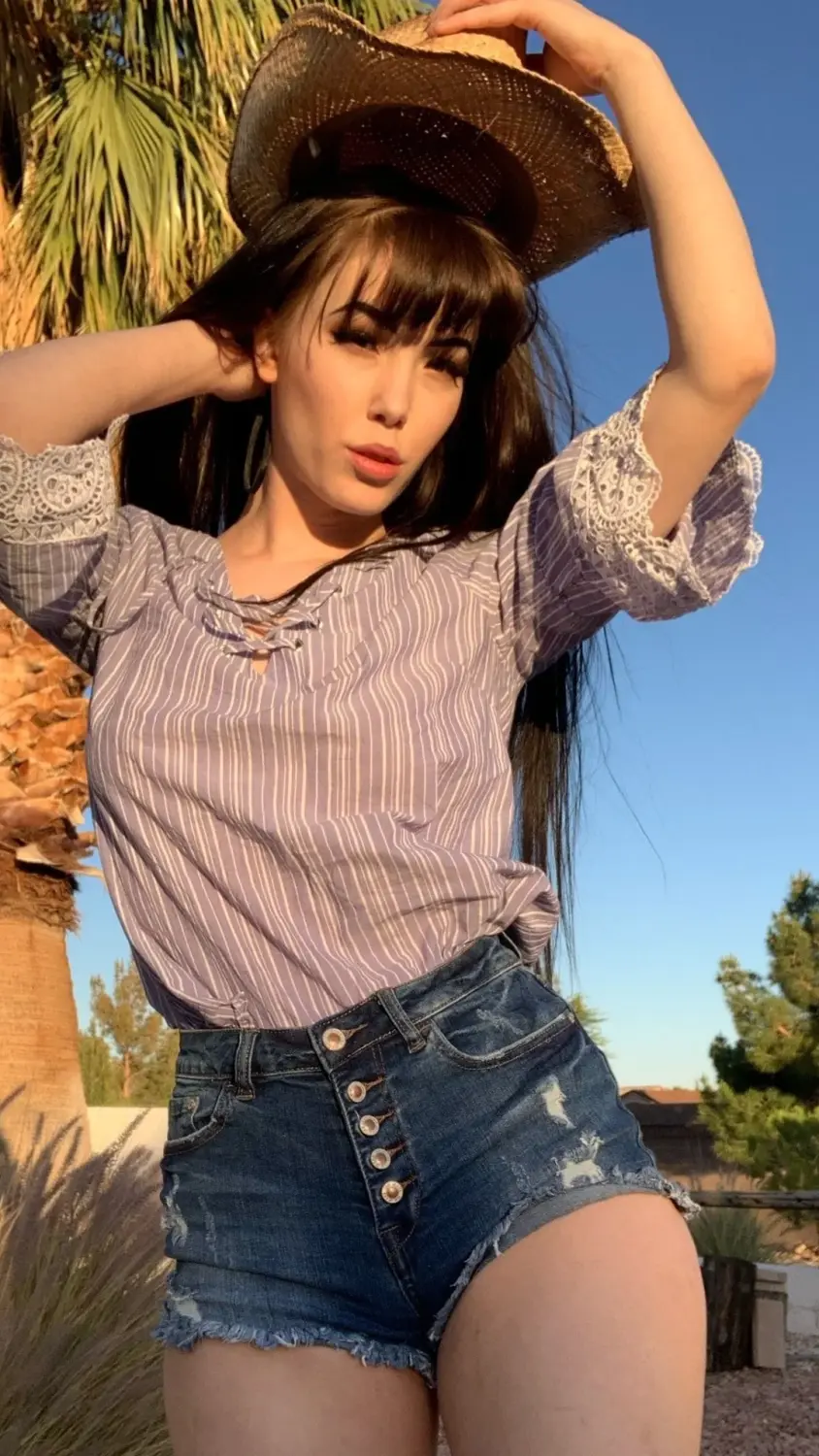 Escort Model Jas Callipygian - 7