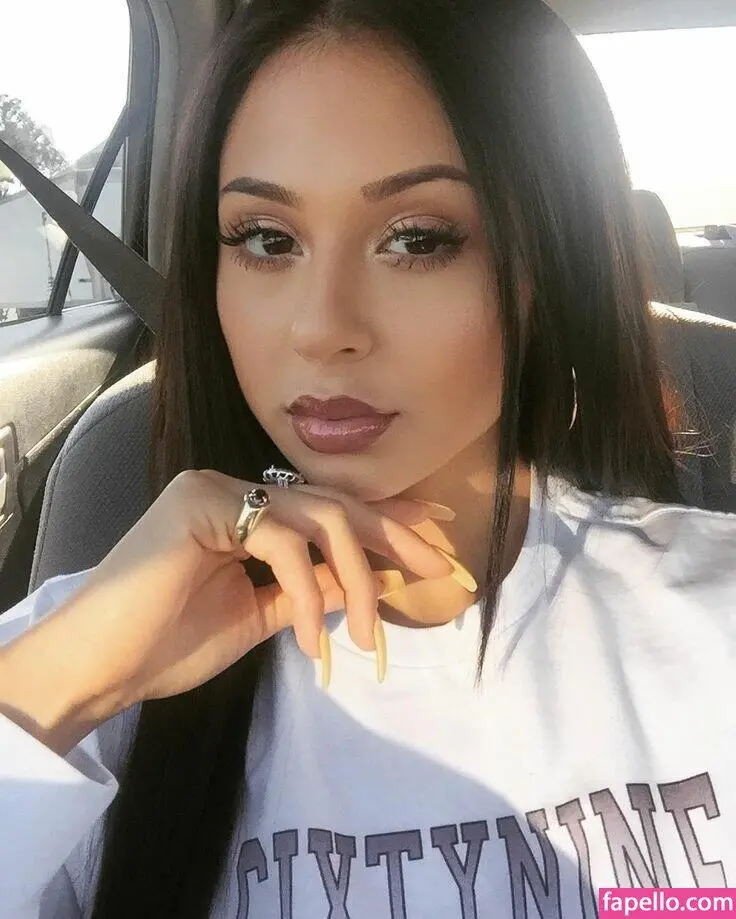 Escort Model Jennifer Ruiz - 6