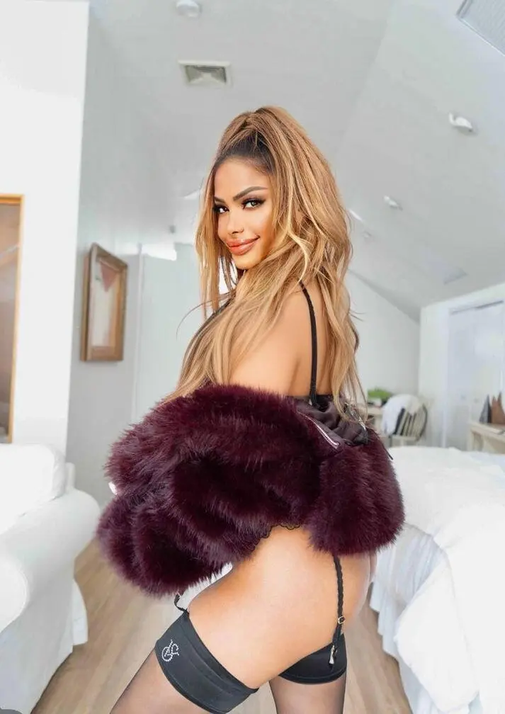 Escort Model Julia Fox