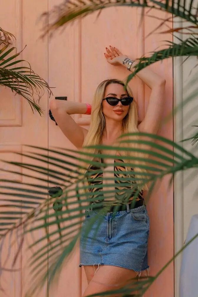 Escort Model JULIETTE FORD - 3