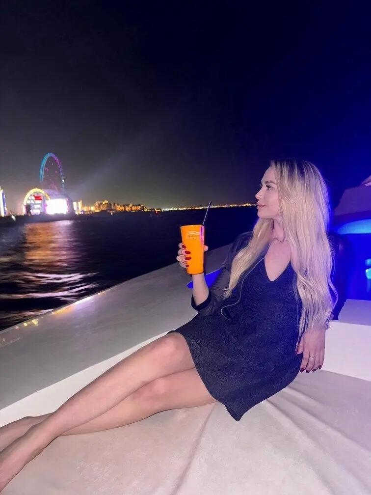 Escort Model JULIETTE FORD - 5